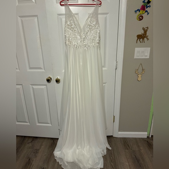 Brand new wedding dress size 16 - Picture 2 of 5
